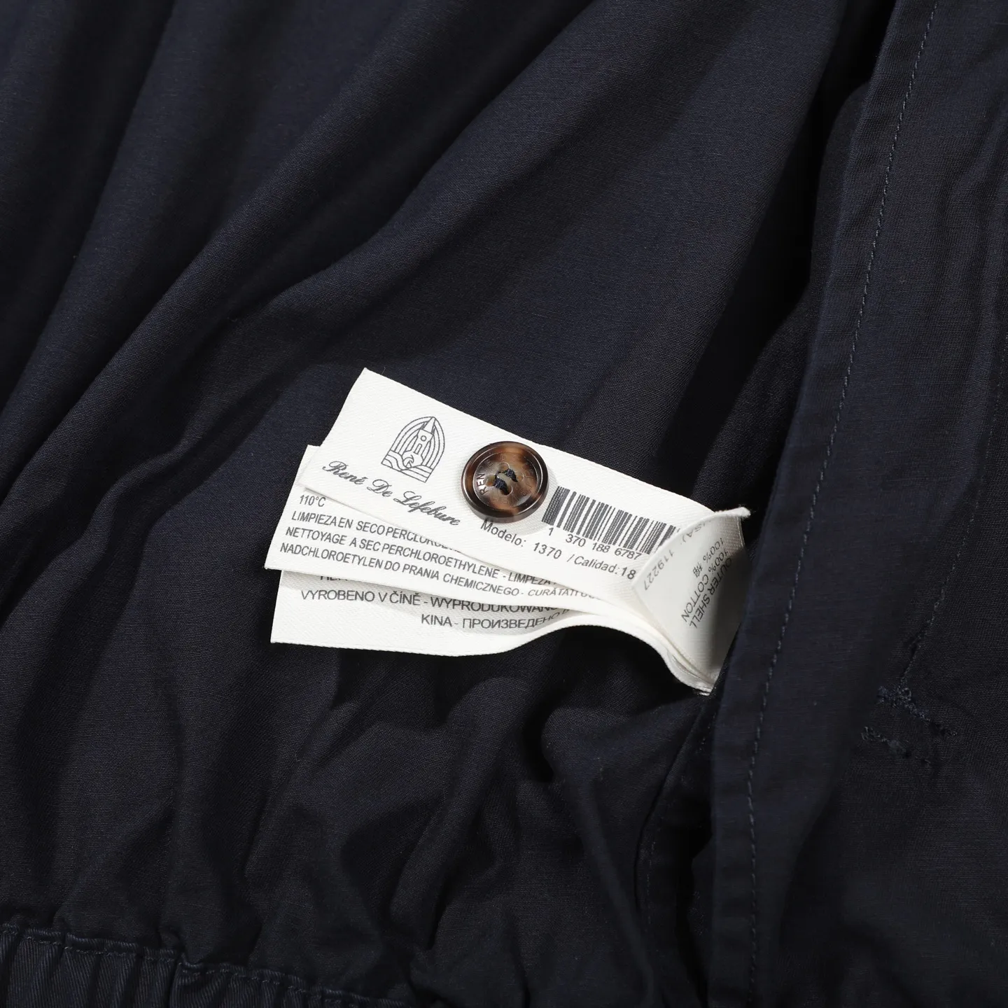 P580 [Original item] Top quality polo white lily contract men's old money style veteran stand-up collar workwear Harrington jacket, same style for men and women - American classic men's casual retro lapel versatile thin washed jacket ⚡️Raff has gone crazy this year and the upper body of major Internet celebrities. The fabric has a double-layer shin feel and is full of weight! It's not as heavy as a regular jacket, and the ordinary cotton material feels really different. This one is super comfortable, soft and stylish, and has a green plaid interior that has a retro movie fashion feel! The fit is loose but not baggy. The size is just right and not too picky. The dropped shoulder design modifies the shoulders without making them look bulky. This silhouette is a style that will never go out of style. The upper body is also very durable and recognizable. The loose and reasonable fit can be worn by both men and women. It is easy to create a clean and refreshing boyish look. Color: Khaki Navy SiZE: S-3XL